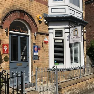 Bed & Breakfast Esmae House